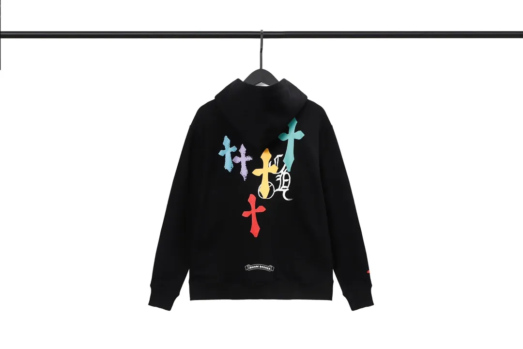 M28—P210 -Chrome Hearts/Chrome Hearts printed sweatshirt cardigan jacket -420 grams of high-density, high-quality wool, soft, delicate and skin-friendly, soft and silky to the touch, warm and skin-friendly -The hardware zipper accessories are all customized and full of details -Colour: black white -Size: S M L XL
